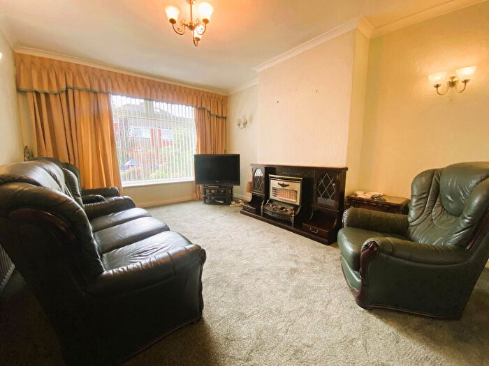3 Bedroom Semi-Detached Bungalow For Sale In Fairfields, Garden Suburb, Oldham, OL8