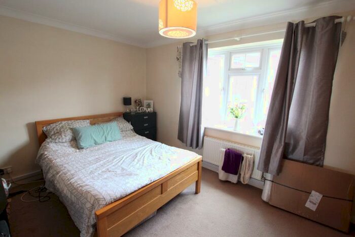 1 Bedroom Flat To Rent In Woking, GU22