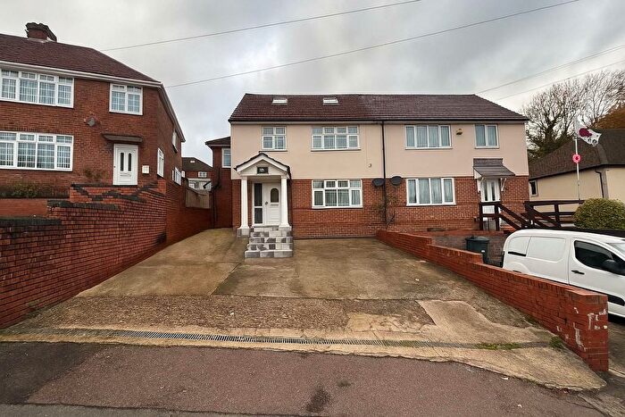 6 Bedroom Semi-Detached House To Rent In Bookerhill Road, High Wycombe, HP12
