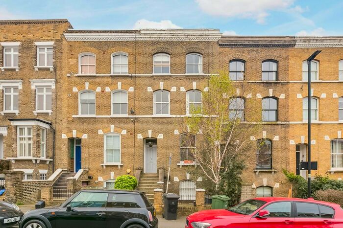 3 Bedroom Flat To Rent In Lambourn Road, London, SW4