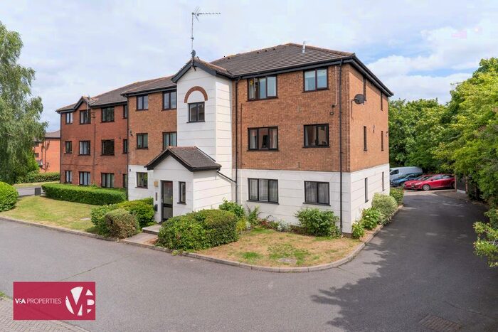 1 Bedroom Flat To Rent In Parrotts Field, Hoddesdon, EN11