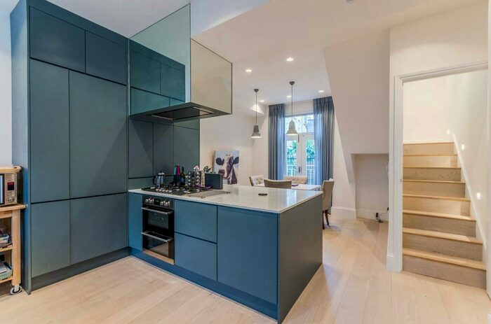 3 Bedroom Property To Rent In St Peters Street, Angel, London, N1