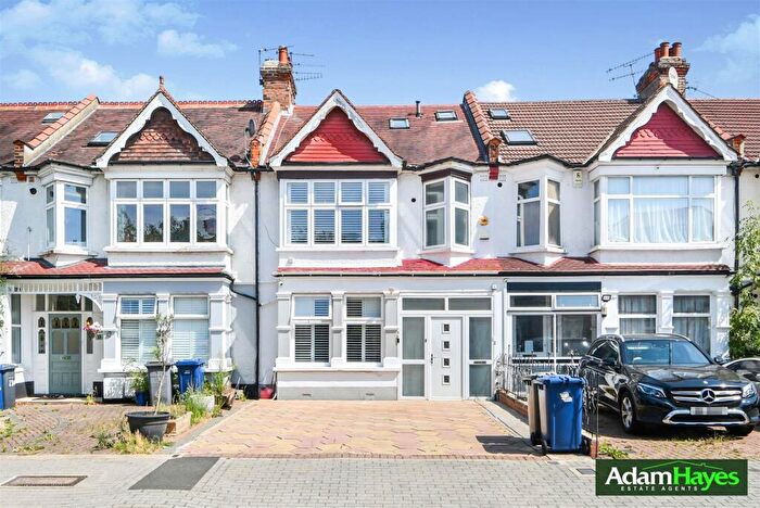 3 Bedroom Maisonette For Sale In Grove Road, North Finchley, N12