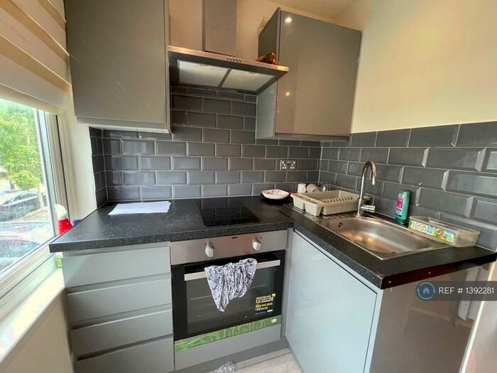 Studio To Rent In Tenterden Road, London, N17