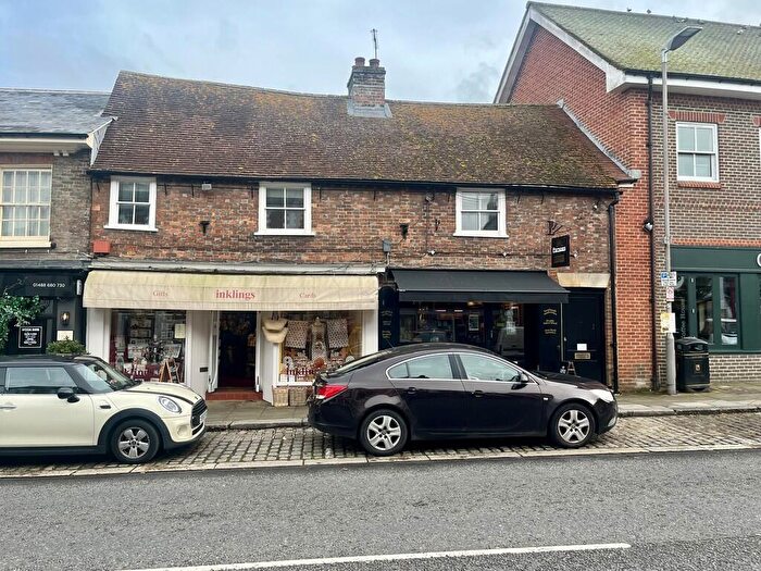 2 Bedroom Flat To Rent In High Street, Hungerford, RG17
