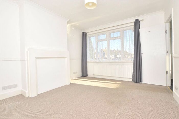 2 Bedroom Maisonette To Rent In Prices Lane, Reigate, Surrey, RH2
