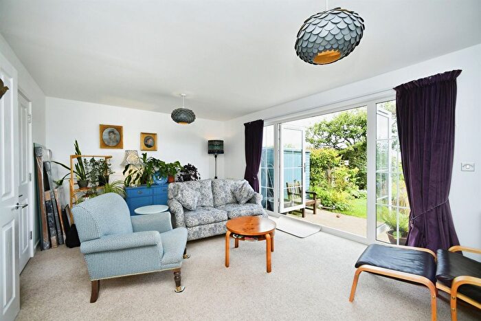 3 Bedroom End Of Terrace House For Sale In Friars Close, Peacehaven, BN10