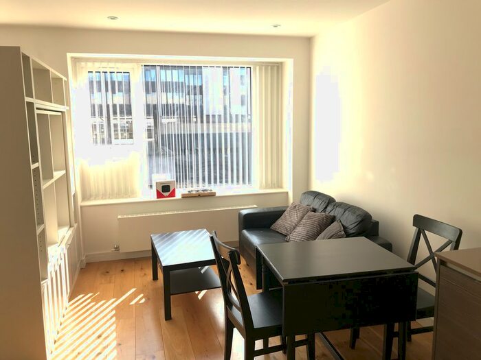 1 Bedroom Flat To Rent In Central House, Hounslow, TW3