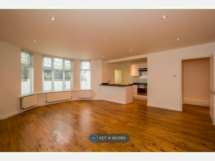 2 Bedroom Flat To Rent In Oliver Grove, London, SE25