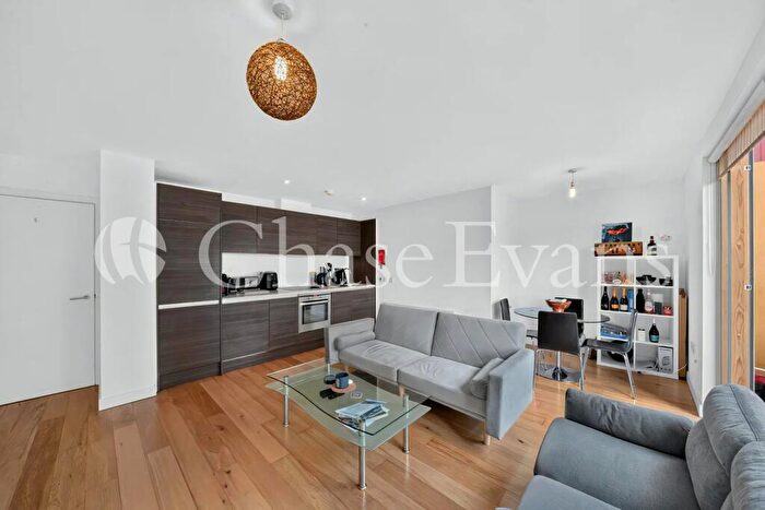 3 Bedroom Flat For Sale In O-Central, Crampton Street, Elephant & Castle, London, SE17