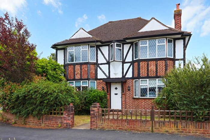 4 Bedroom Detached House To Rent In Wolsey Drive, Walton-On-Thames, Surrey, KT12
