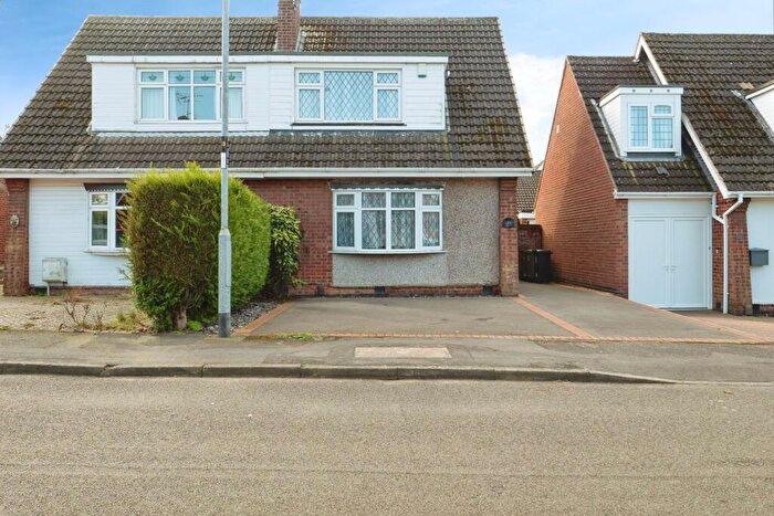 3 Bedroom Semi Detached House For Sale In Ravensthorpe Road, Wigston, LE18