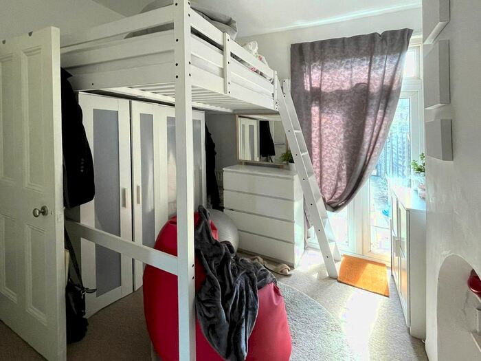 1 Bedroom Flat To Rent In Woodville Road, Thornton Heath, CR7