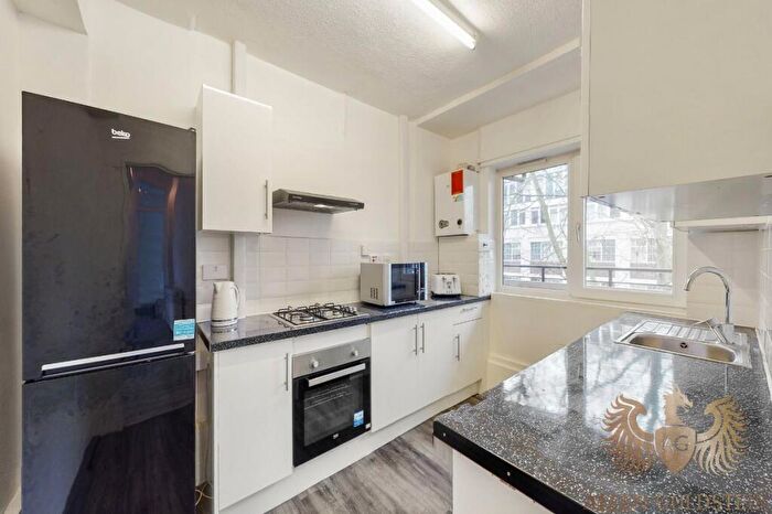 2 Bedroom Flat To Rent In Grimthorpe House, Percival Street, London, EC1V