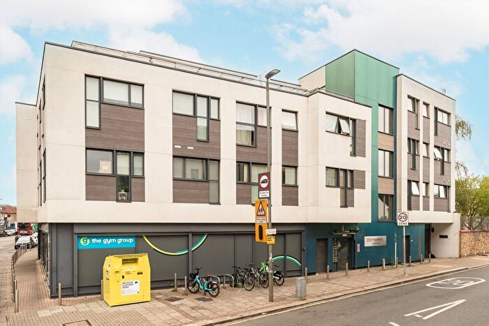 1 Bedroom Flat For Sale In Garratt Lane, Tooting, SW17
