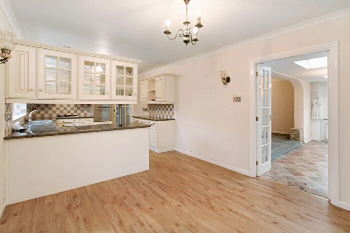 2 Bedroom Bungalow For Sale In Southdowns Road, Dawlish, EX7