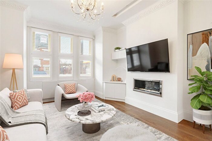 5 Bedroom Terraced House For Sale In Cathles Road, London, SW12
