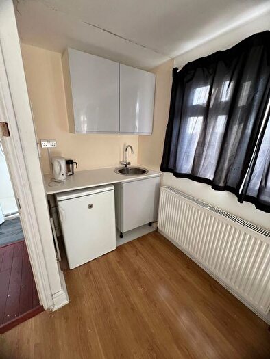 1 Bedroom Flat To Rent In Randall Avenue, London, NW2