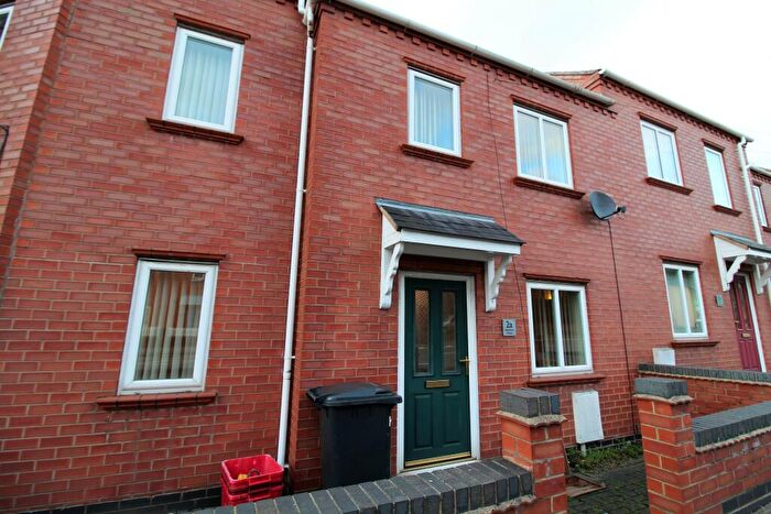 3 Bedroom Terraced House To Rent In High Street, Swadlincote, DE12