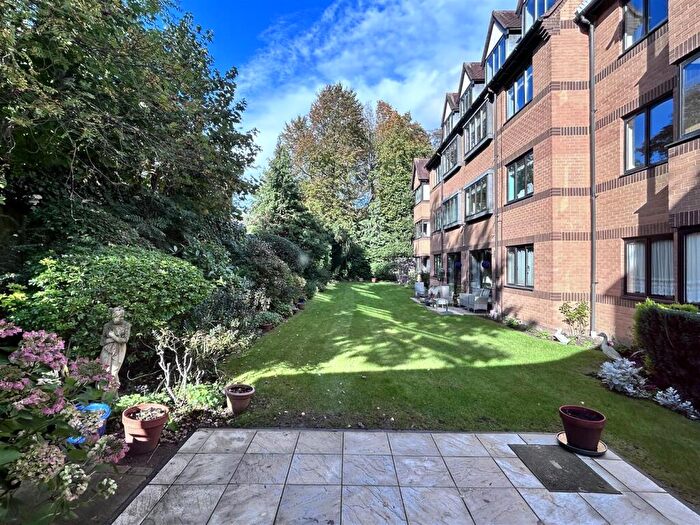 1 Bedroom Flat For Sale In Manor Court Lodge, London, E18