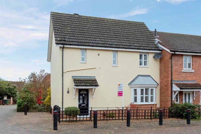 3 Bedroom End Of Terrace House For Sale In Comfrey Way, Thetford, IP24