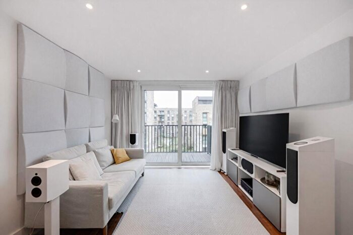 2 Bedroom Apartment For Sale In Whiting Way, London, SE16
