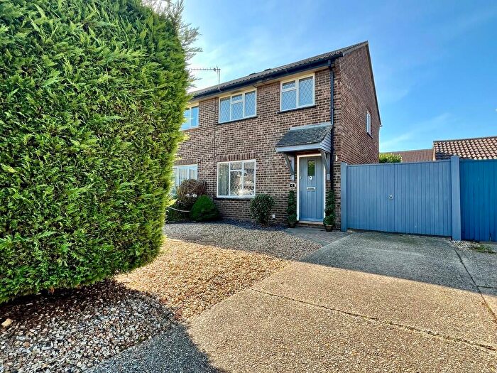 3 Bedroom Semi Detached House For Sale In Hungerford Road, Throop, Bournemouth, BH8