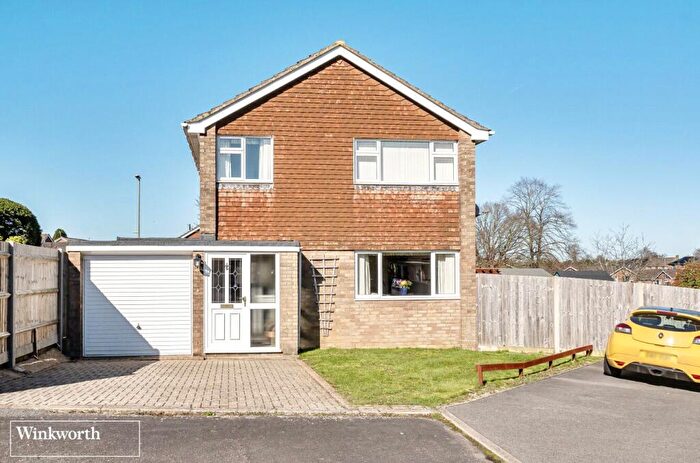 3 Bedroom Detached House For Sale In Thrush Close, Kempshott, Basingstoke, Hampshire, RG22