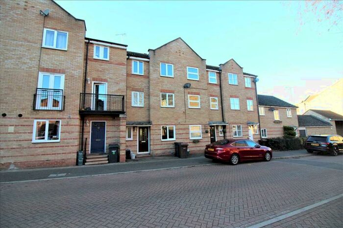 4 Bedroom Terraced House To Rent In Bedroom Town House - Chelmsford, CM1
