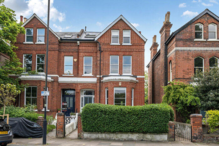2 Bedroom Apartment For Sale In Knatchbull Road, London, SE5