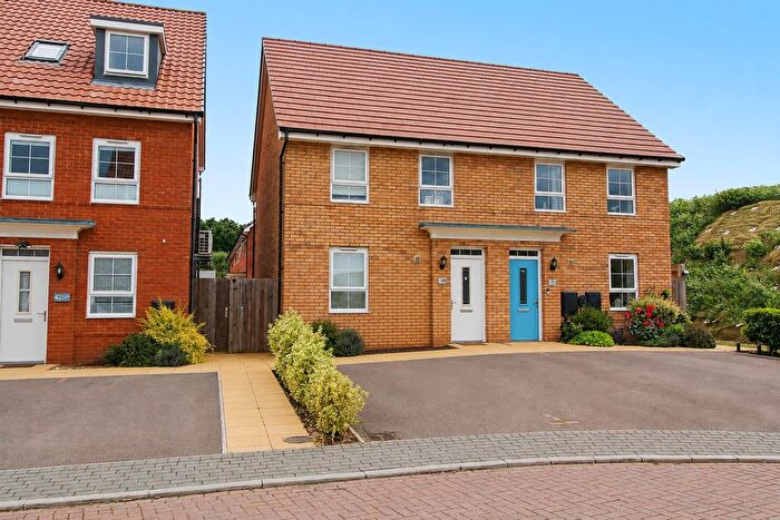 3 Bedroom Semi-Detached House For Sale In Wagtail Way, Thrapston, NN14
