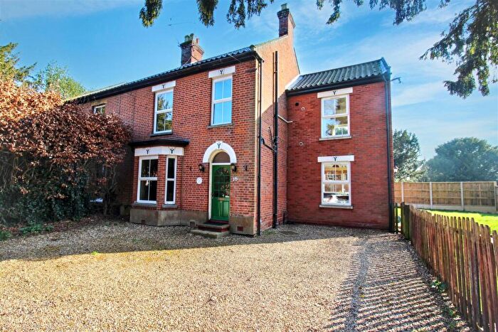 4 Bedroom Semi Detached House For Sale In Station Road, Coltishall, NR12