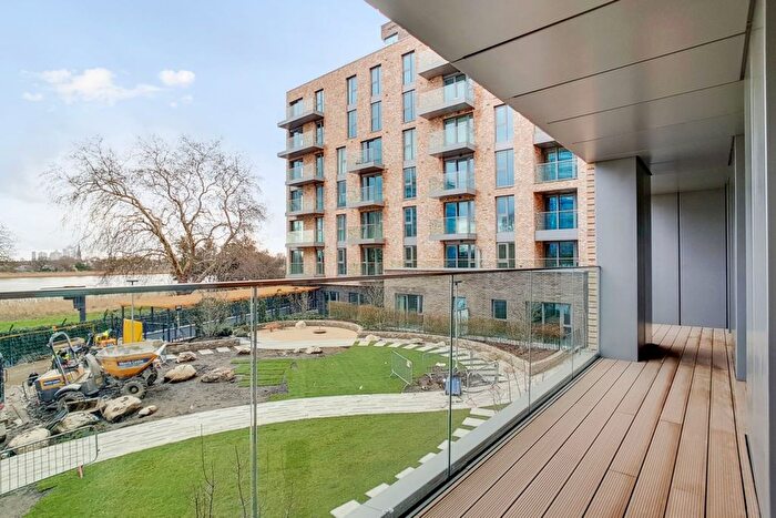 2 Bedroom Flat For Sale In Goldcrest Building, Newnton Close, N4