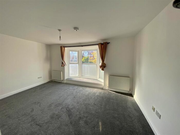 2 Bedroom Flat To Rent In Quarry Hill Road, Tonbridge, TN9