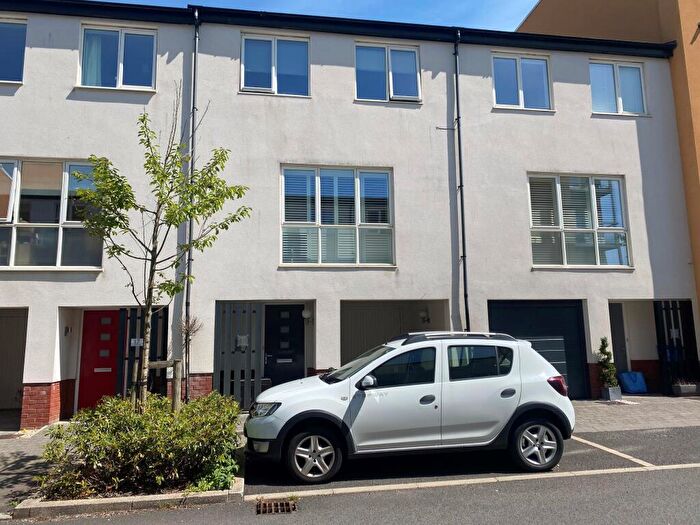 3 Bedroom House To Rent In Gibson Way, Penarth, CF64
