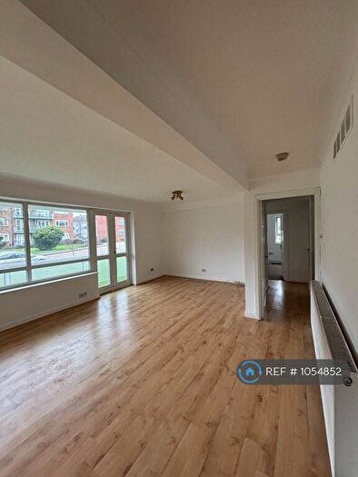 2 Bedroom Flat To Rent In Dove Park, Pinner, HA5