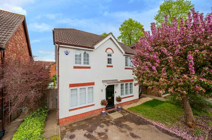 4 Bedroom Detached House To Rent In Hemmings Close Sidcup, DA14