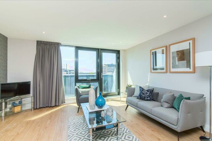 2 Bedroom Apartment To Rent In New Walk Place, Leicester, LE1