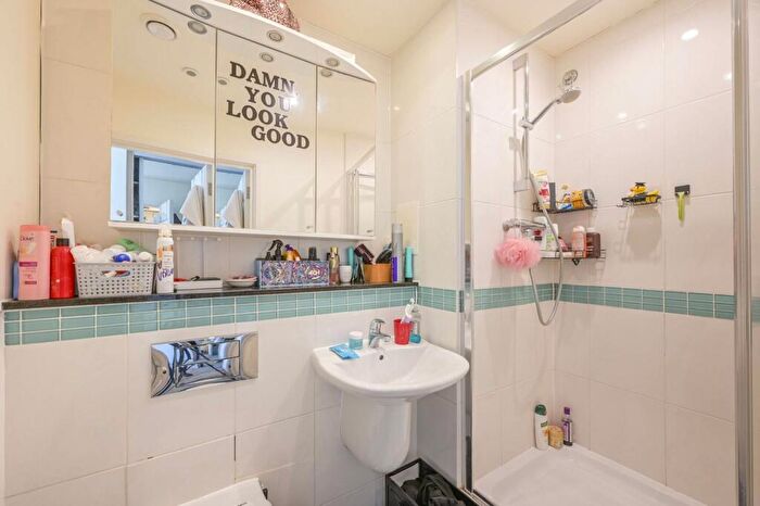 2 Bedroom Flat For Sale In Chi Building, Crowder Street, Shadwell, London, E1
