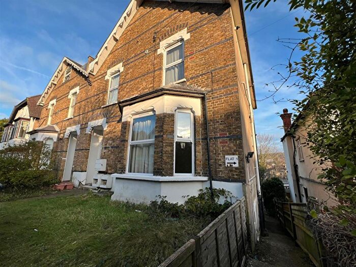 2 Bedroom Flat To Rent In Avondale Road, South Croydon, CR2