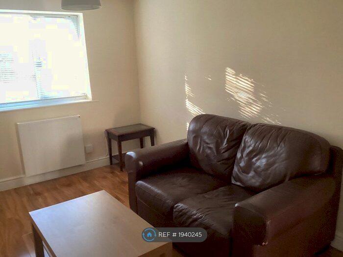 1 Bedroom Flat To Rent In Hereford Road, London, W3