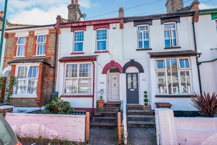 Flat To Rent In Gordon Road, Rochester, Kent, ME2