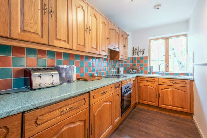 4 Bedroom Maisonette To Rent In Polygon Road, Somers Town, London, NW1