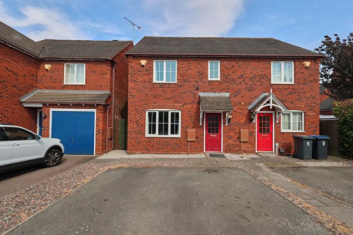 3 Bedroom Property For Sale In Paddock Way, Hinckley, LE10