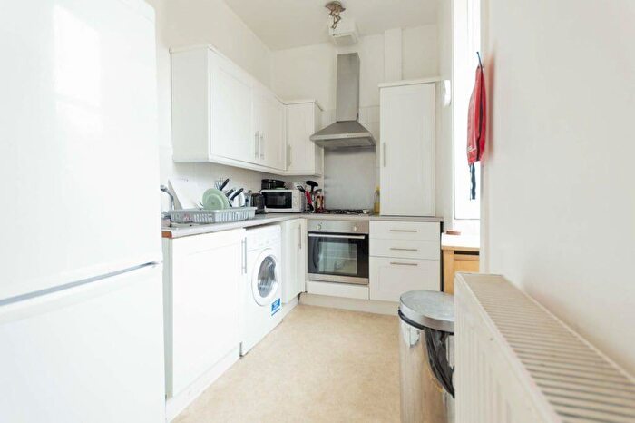 3 Bedroom Flat To Rent In L Tarvit Street, Edinburgh, EH3
