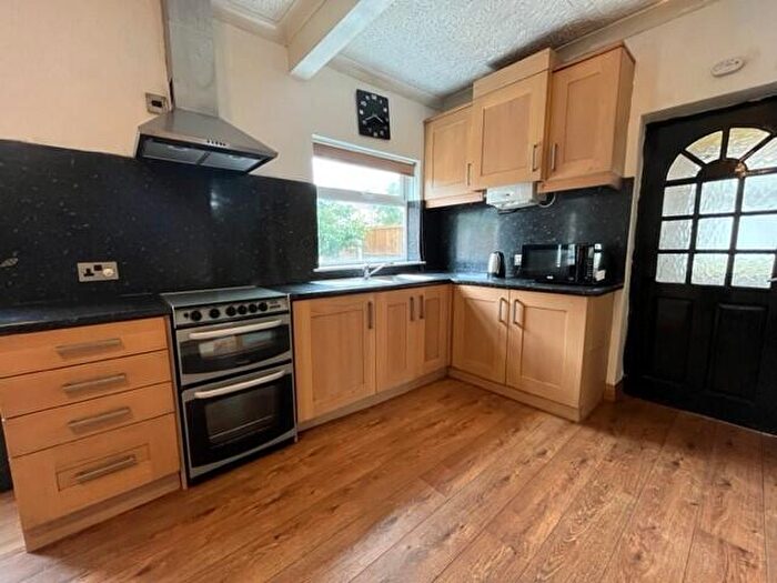 3 Bedroom End Of Terrace House To Rent In Trickett Road, Sheffield, S6