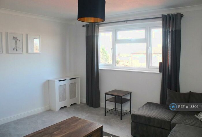 2 Bedroom Flat To Rent In Magnolia Court, Cheltenham, GL51