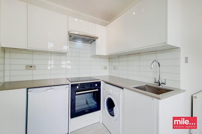 Studio To Rent In North End Road, London, NW11
