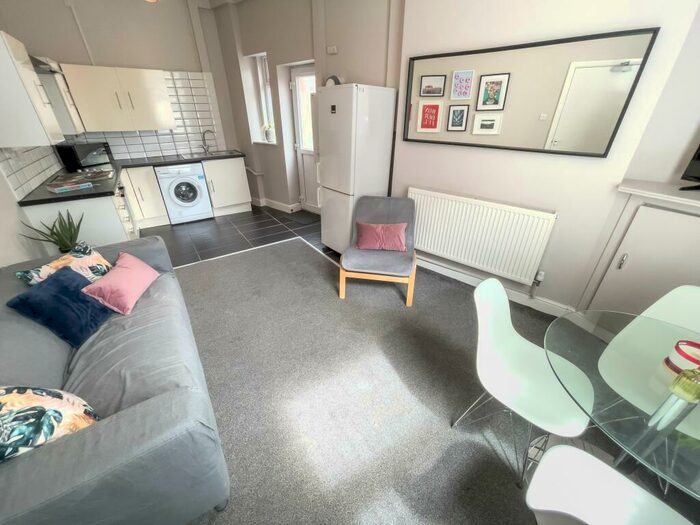 3 Bedroom Terraced House To Rent In Wrenbury Street, L7