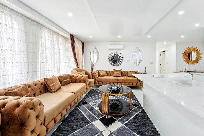 3 Bedroom Flat To Rent In Earls Court Road, Earls Court, SW5